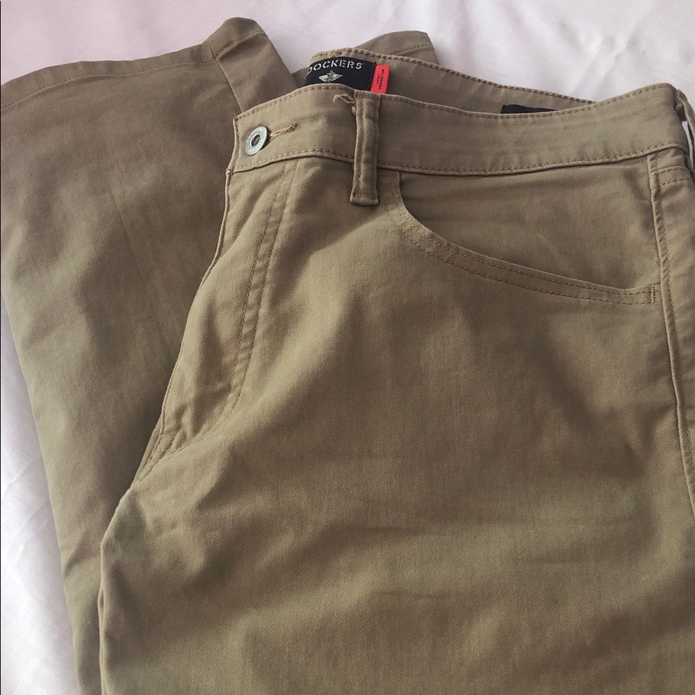 Dockers Men's Chino Pants in Olive Tan